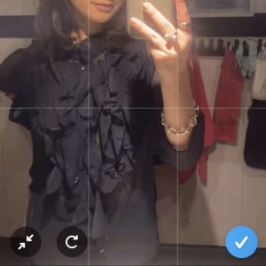 Blus  - Volang blus aldrig använd  Nypris 500kr🫶