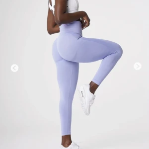 NVGTN tights - Jag säljer dessa ljuslila tights från märket NVGTN då de inte längre används. Är sparsamt använda och är därför i mycket gott skick! Frakt tillkommer om inte annat är överenskommet ☺️