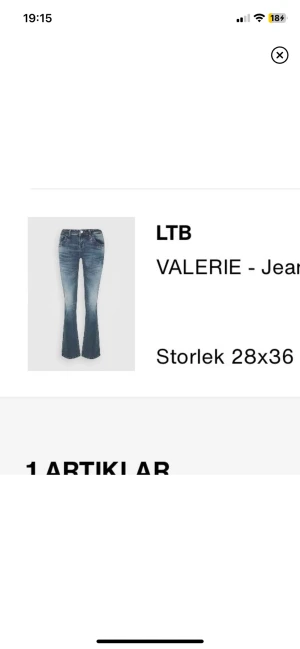 Ltb jeans valerie - Köpta här på plick, men säljer igen då dem var stora på mig! Går över skon på mig som är ca 172 med långa ben, super fina och skulle säga att dem är i nyskick☺️ storlek 28/36, bilderna är lånade från tjejen jag köpte dem av🤭 Köparen står för frakten!