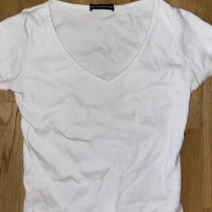 Brandy Melville  - En super fin brandy Melville t-shirt i gott skick förutom lappen🤭