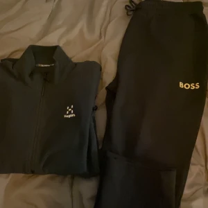 Haglöfs Hugo boss - Säljer en haglöfs fleece tröja i storlek S och Hugo boss mjukisar som är raka i benen i storlek S använda 1 gång. Nypris på haglöfs 900 och nypris Hugo boss 1500. Kvitto finns på Hugo boss från NK. Köp båda för 1200 eller haglöfs för 500 och boss 800.  