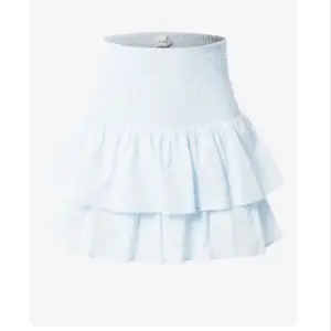 Säljer en superfin volang kjol som är köpt från about you men är märket Pimkie. Den har inte kommit till användning då jag redan har en pastellblå kjol. Slutsåld på hemsidan, prislapparna finns kvar