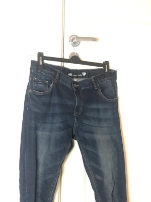 Blåa Jeans - Felköp av mig, var lite för stora. 