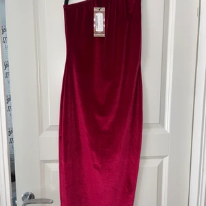 Klänning - Helt ny aldrig använd bara provat den