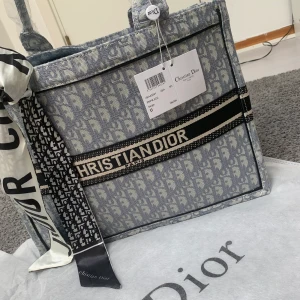 Väska  - Nya Christian dior väska 