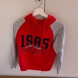 Hoodie - Hoodie från Gina. Nyskick💞 hör av dig om du har frågor. Pris kan diskuteras❣️