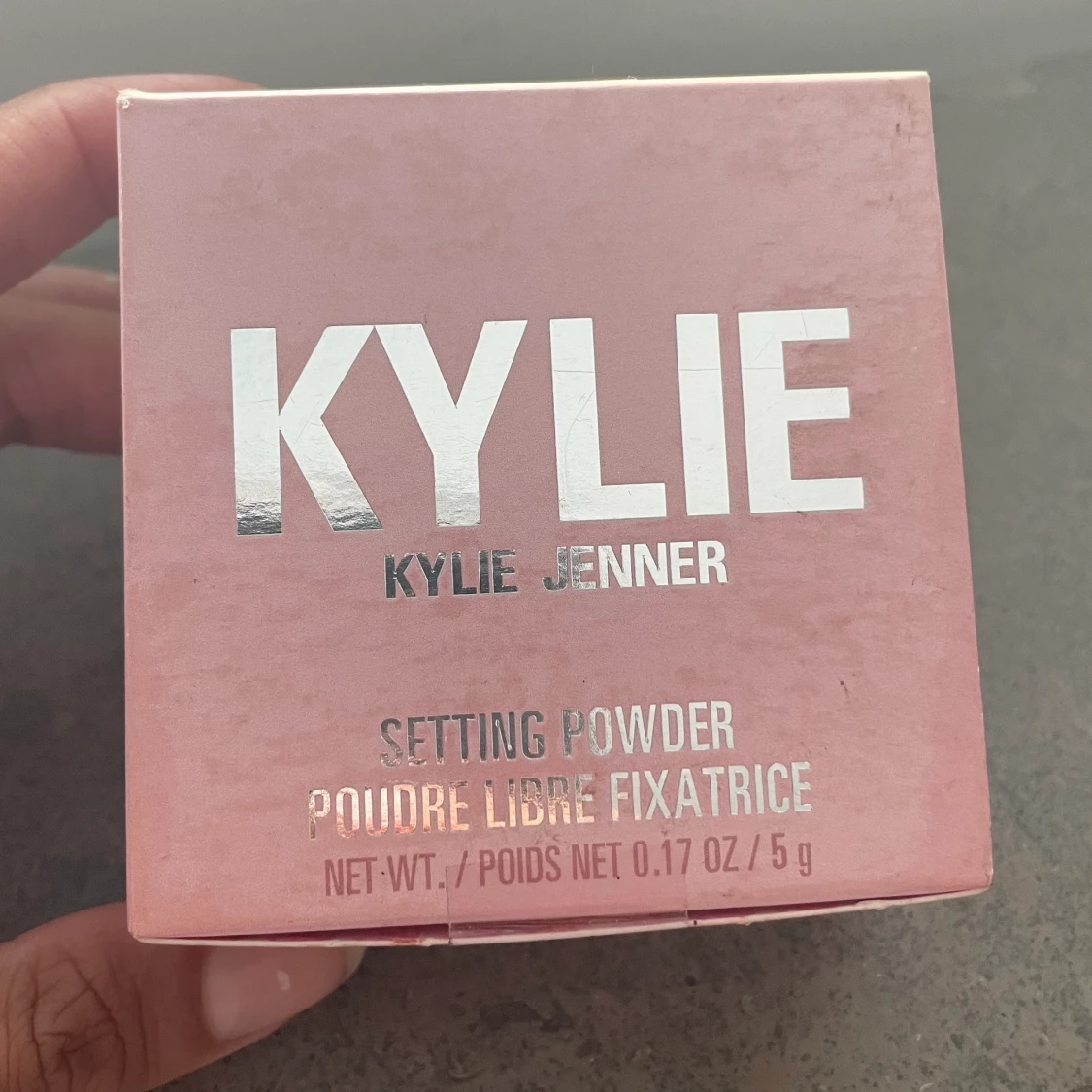Kylie Jenners setting powder  - 90