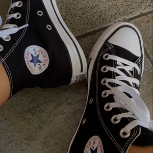 converse  - säljer mina svarta converse i storlek 39, dom är i väldigt fint skick. Priset kan diskuteras vid snabb affär😄