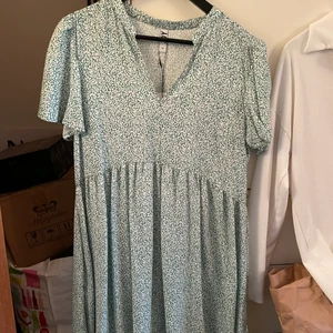 Klänning  - Supersöt klänning från Nelly i storlek M. Aldrig använd bara provat