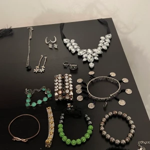 Accessoarer  - Välj det ni vill ha så säger jag priset för dem olika accessoarerna☺️