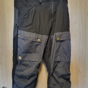 Fjällräven vandringsbyxor g-1000 - I fint skick förutom att blixtlåsen behöver fixas. 