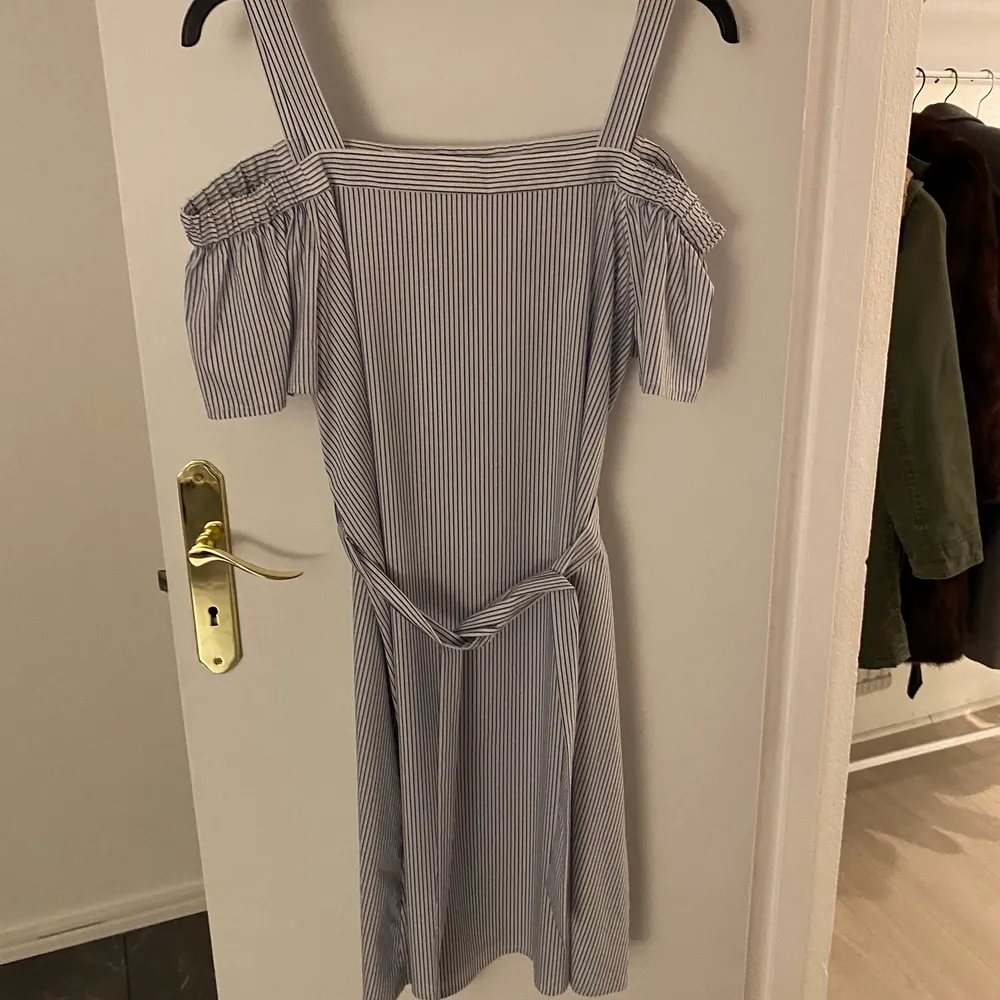 Säljer en klänning från Esprit stl. 38 från 2019. . Klänningar.