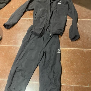 Haglöf termos + jacka  - 600kr som nyskick. Använd ett fåtal gånger men säljes pågrund av knapp användning. Kan mötas i Göteborg området, alt köparen står för frakten. 