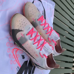 Nike vapor 14 elite - Passar bra men köpte i fel storlek bra skick lite uppskavna på framfoten av skon