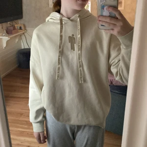 Billie eilish Hoodie  - SUPER skön! Asså älskar. Tyvärr så använde jag den aldrig
