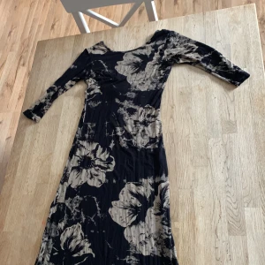 Lång klänning 25kr - Fin klänning 25kr storlek s 