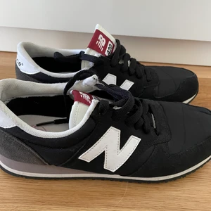 New Balance Sneakers - Sneakers från New Balance. Bra skick, litet slitage på ena skon.