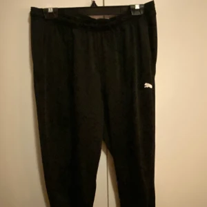 Mjukis byxor  - Använda 7-8 gånger. Stora i midjan. 