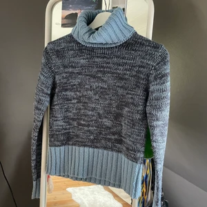 Stickad polotröja  - Fråga bara om det är något du undrar över!🫧🫶🏼