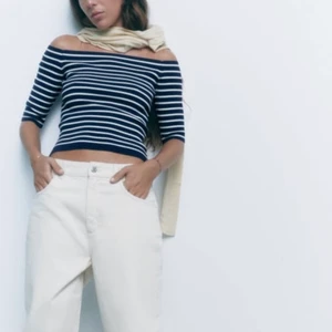 Tröja  - Randig offshoulder tröja ifrån zara endast använd en gång 