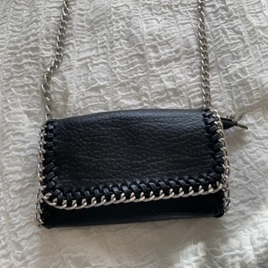 Väska  - Väska från scorett i den lilla modellen. Använd fåtal gånger men är i fint skick💛