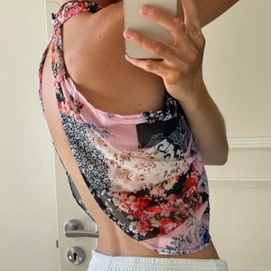 Top - Top som aldrig använts  Storlek S Inte genomskinlig, går att ha utan bh