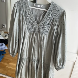 Zara klänning - Älskar denna klänning men kommer inte till användning längre, köp för 250 plus frakt❤️