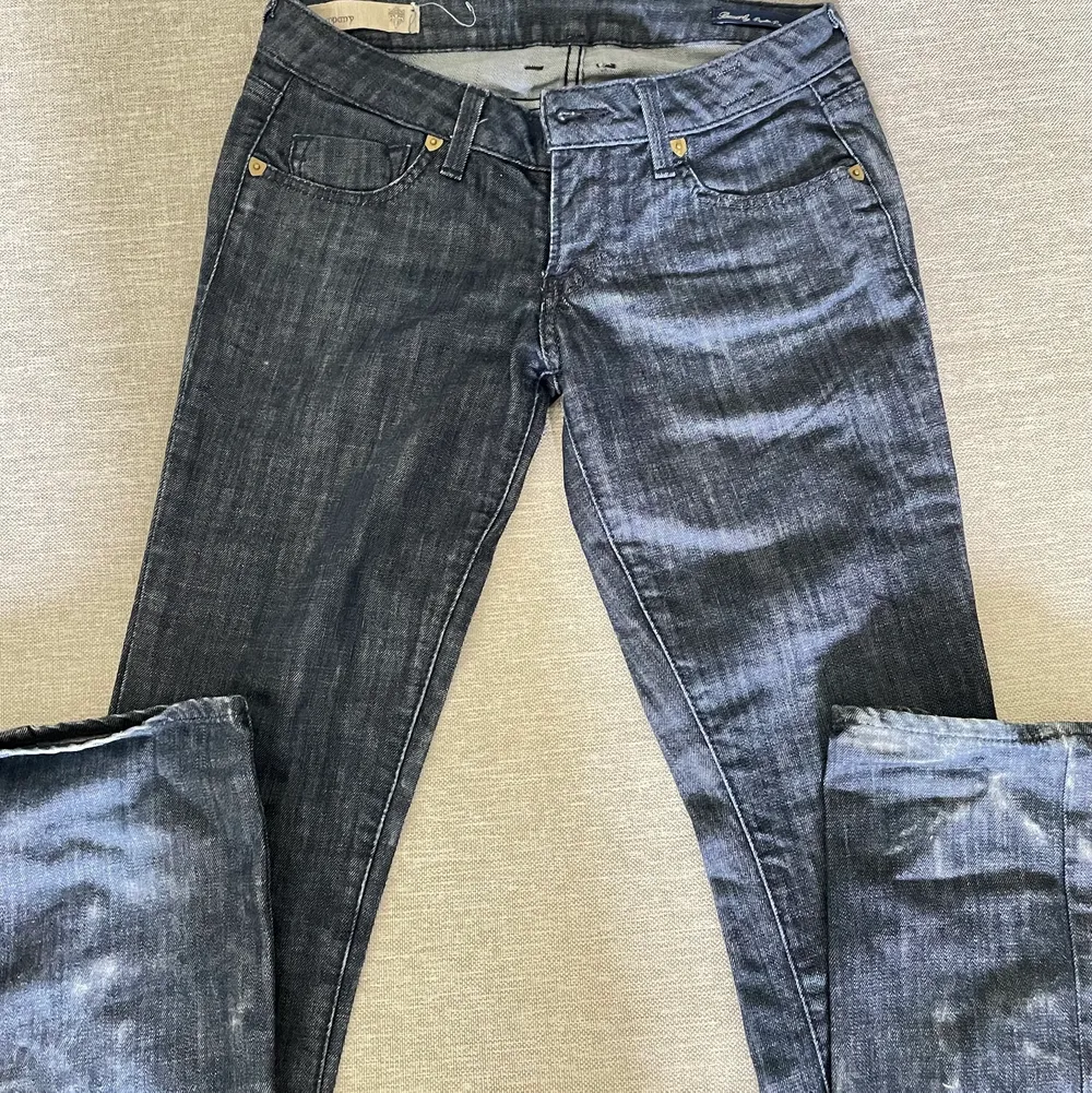 super fina lågmidjade jeans i bra skick💓. Jeans & Byxor.