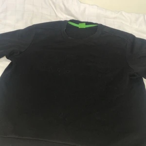 Hugo boss tröja  - Svart Hugo boss tröja med svart text