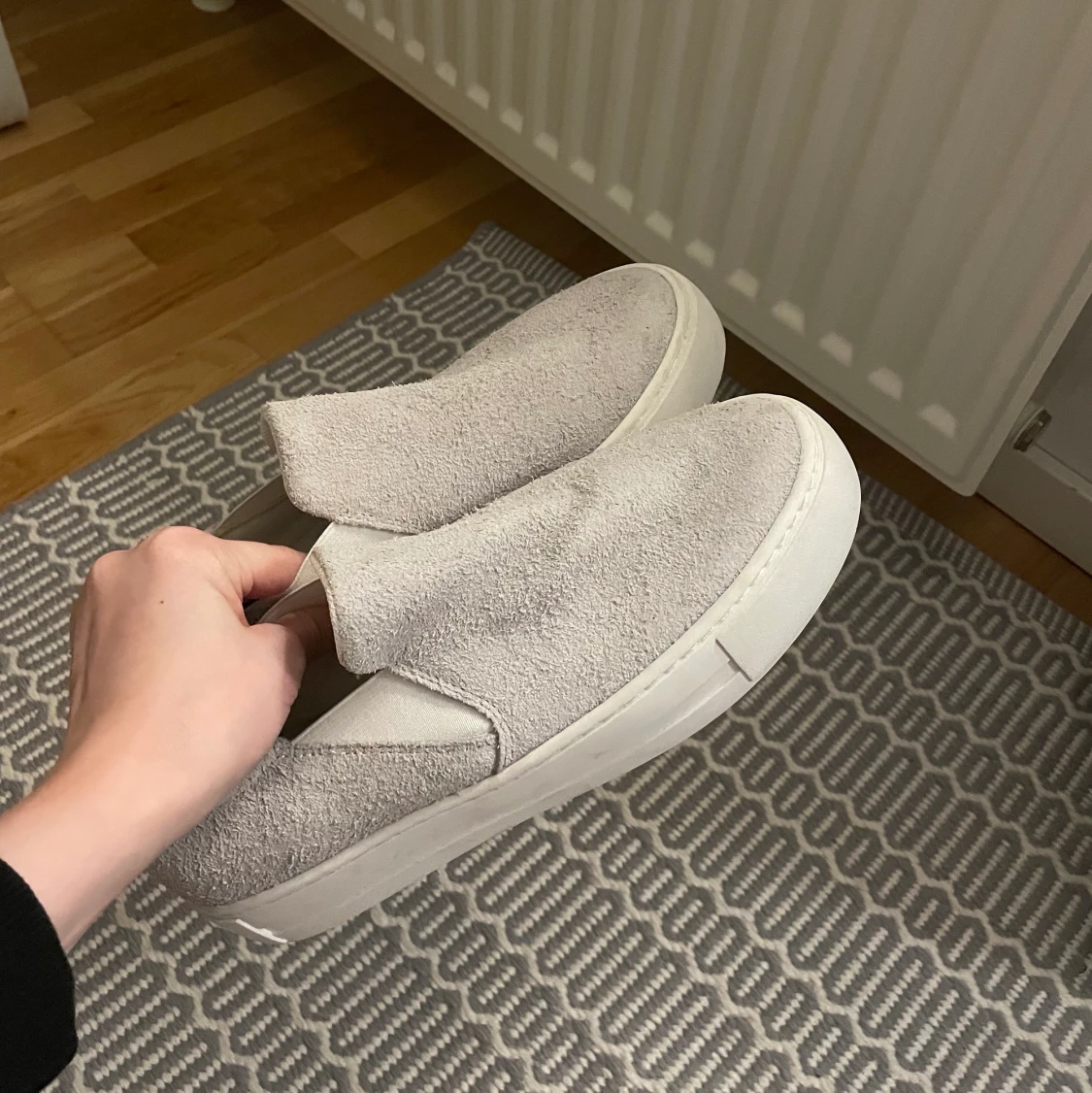 Gråa sneakers  - 91