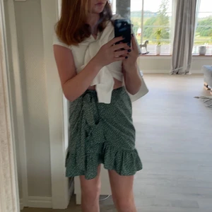 Jätte fin kjol fem vero moda - Kjolen är i väldigt bra skick och säljes då den börjar bli för liten.