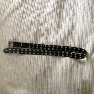 Skärp alla strlk - Helt nytt skärp använd fåtal ggr från Pull&Bear som går att reglera till valfri strlk. 