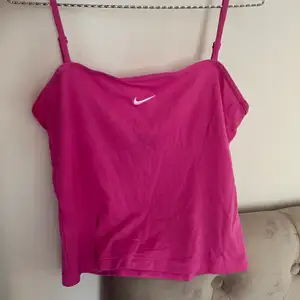 Säljer rosa Nike linne som endast är använt en gång❤️❤️