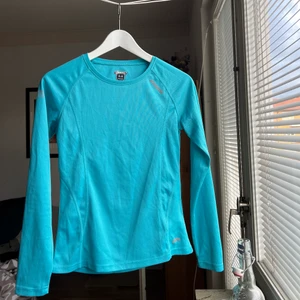 Karhu träningströja xs  - 1 gång använd träningströja från Karhu i stl XS som är för liten för mig.🤸🏼‍♂️🏃🏼‍♀️💨