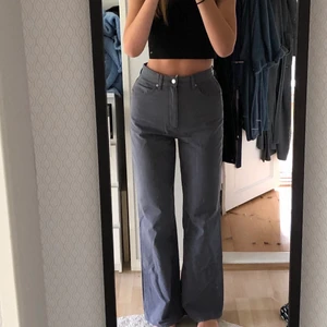 Grå tall jeans Asos - Jättefina långa, HELT NYA jenas från asos i tall modell! Välj helst inte ”köp nu”🤍