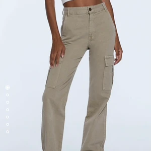 Cargopants - Säljer dessa cargopants då de ej kommer till använding. Aldrig använda💕