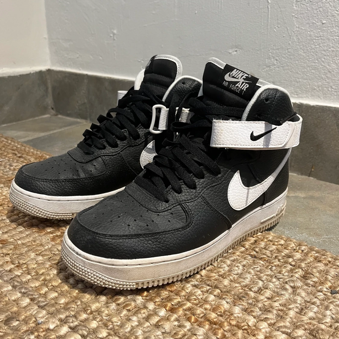 Nike Air Force 1 High '07 (Storlek 43)
