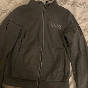 Hugo boss tröja - Hugo boss tröja rätt så ny. 