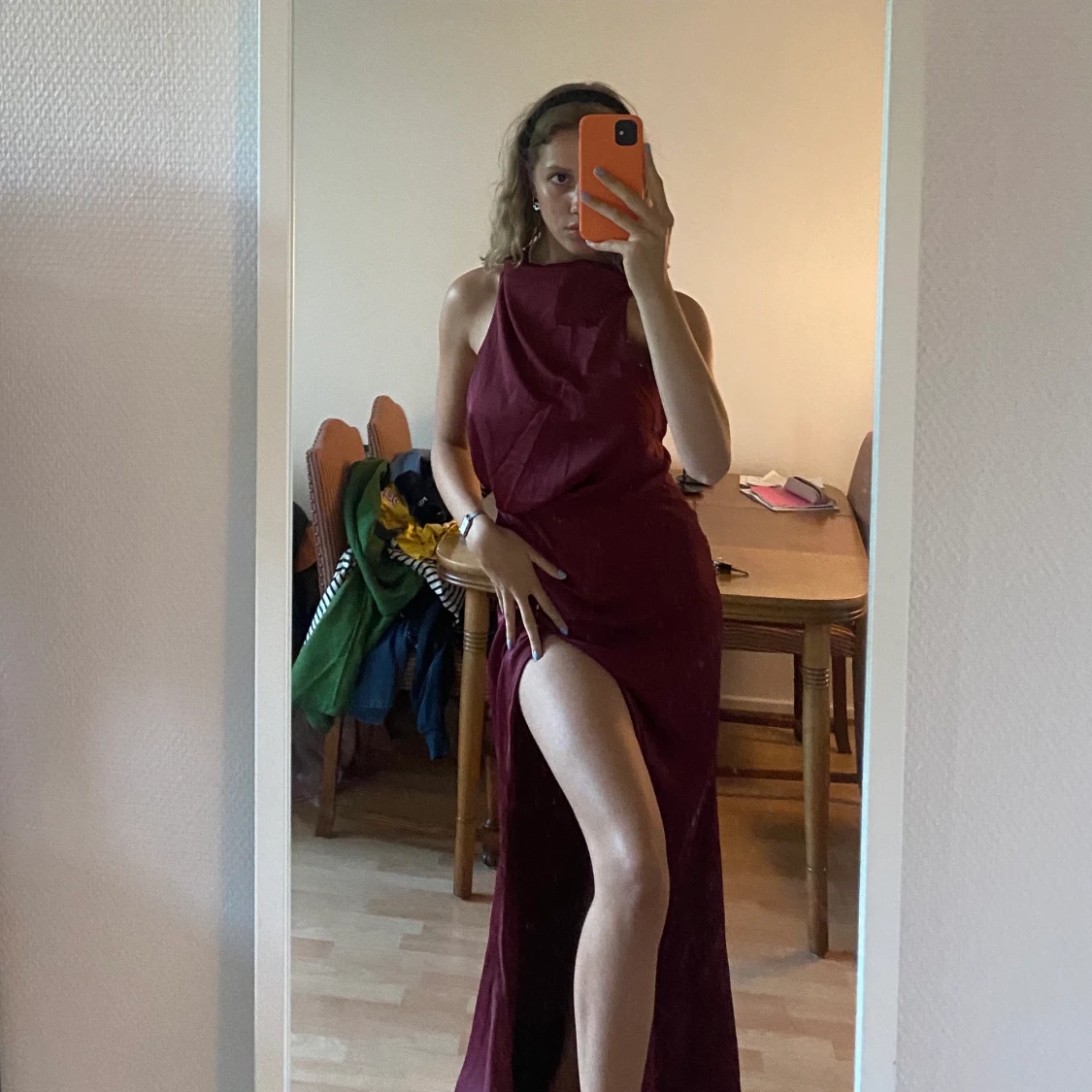 Vinröd balklänning från Asos