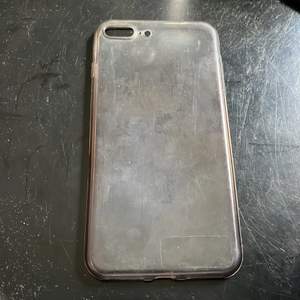 Ett genomskinligt skal för iPhone 7+/8+, säljs för 70kr!!