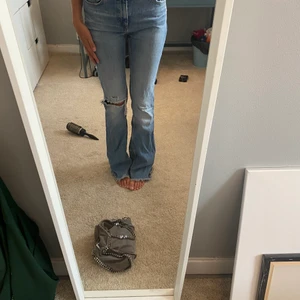 Zara jeans  - Säljer mina zara jeans köpta för ish ett år sedan, bra skick