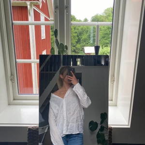 Linneskjorta - Linneskjorta från Gina, köpt för två år sen. BEHÖVER STRYKAS annars bra skick🤍