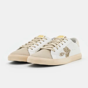 Le temps des cerises - Säljer mina Le temps des cerises skor, slutsålda på hemsidan💞 aldrig använda därav priset, köpta för 699 på zalando!! Säljer för 400 men pris kan diskuteras 🙏🏼