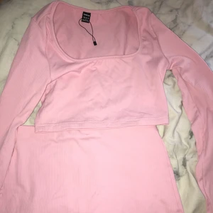 Rosa set - Stl: s stretchig material köpt för 159kr säljer för 130 den är bara testad typ 2ggr så den är som ny