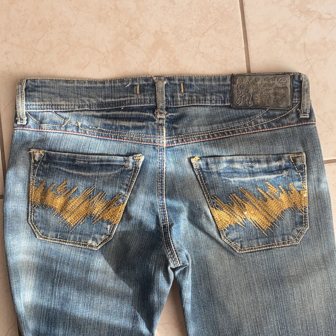 Coola Lowrised jeans!:) - 90