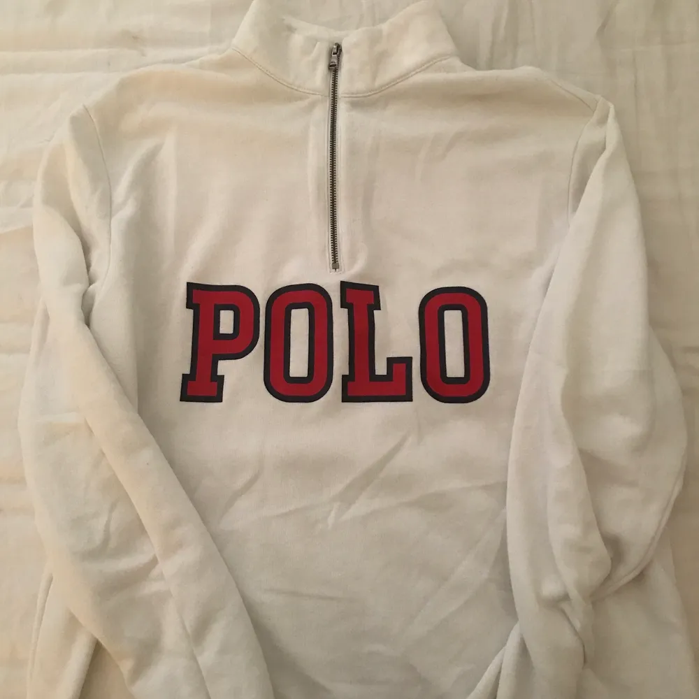 Polo Ralph Lauren sweatshirt med dragkedja i storlek S, passar möjligtvis M också. Nästan aldrig använd. . Hoodies.