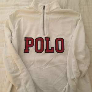 Polo Ralph Lauren sweatshirt med dragkedja i storlek S, passar möjligtvis M också. Nästan aldrig använd. 