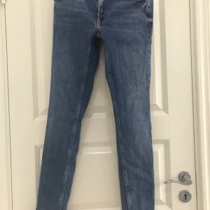 Lågmidjade jeans - Lågmidjade jeans från Cubus i storlek 36/38! Ej använda pga inte min stil men är alltså i nytt skick!❤️