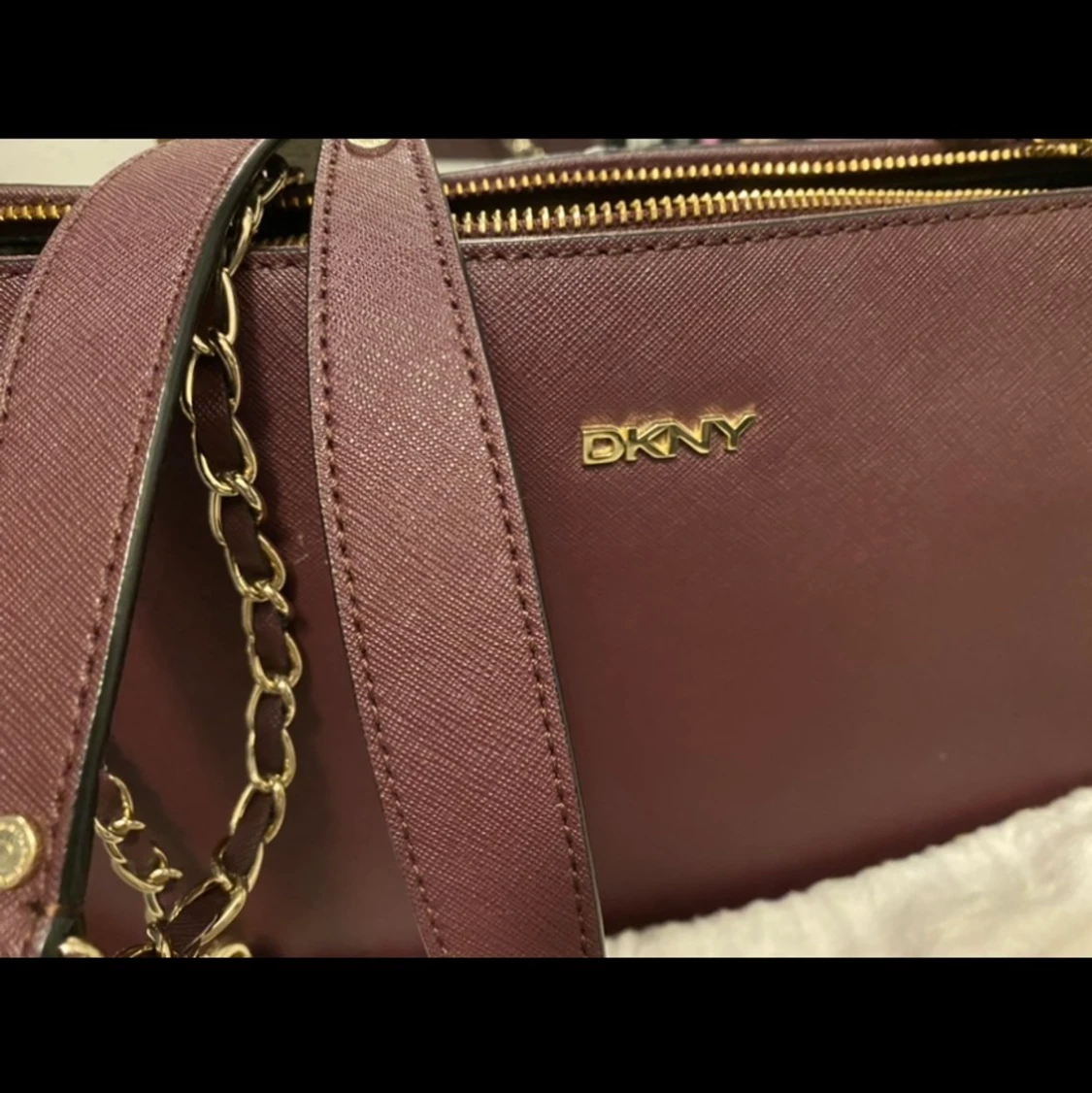 Vin röd DKNY väska  - 90