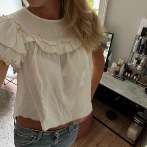 Söt blus från & Other stories! - Jättesöt och unik blus som inte längre går att få tag i❤️passar perfekt nu till sommaren🙌🏼🙌🏼mycket bra skick!! 